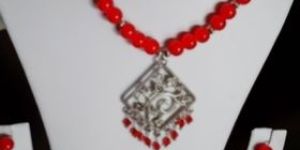 Red Beaded Necklace Set