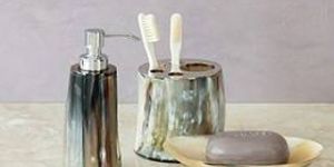 Bathroom accesosries.