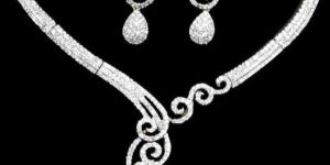 Thora Ad Necklace Set
