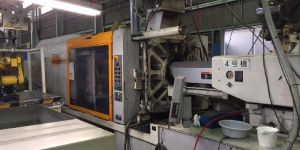 Automatic Injection Molding Machine