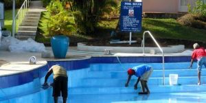 Swimming Pool Cleaning Services