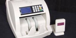 While Counting Fake Currency Forex Detected