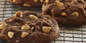 Chocolate Peanut Cookies