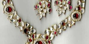 Gold Kundan Necklace Set