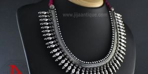 NVN-005 Vin Necklace
