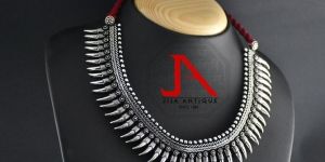 NVN-006 Vin Necklace