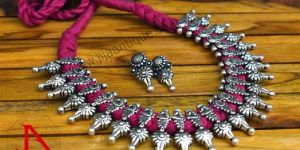 TMTCN-002 Thread Necklace Set