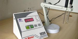 Microprocessor Digital PH Meter with 2 Pt Calibration