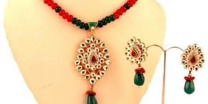 Kundan Pendant Set