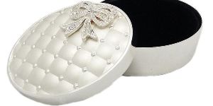 ORNAMENTAL BOW OVAL BOX