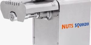 Nuts Squeezer Oil Expeller