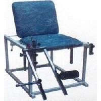 Quadriceps Table with Backrest Chairs