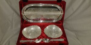 TRIANGULAR BOWL ( SILVER )