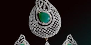 PENDANT SET - IMITATION & DIAMOND JEWELLERY