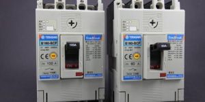 MCCB ( Molded Case Circuit Breaker )