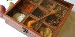 VIAN0480 Wooden Spice Box