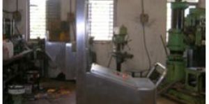 INTERMEDIATE PRODUCT CONTAINER LIFTER