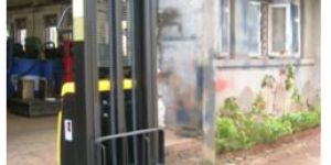 SEMI ELECTRIC STACKER OR BATTERY LIFT STACKER