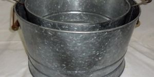 Round Tub with Wooden Handle