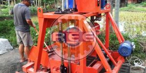 Semi Automatic Egg Laying Block Making Machine (RBM-04)