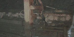 HYDRAULICALLY OPERATED KERB SHUTTER