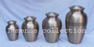 Brass Urn  (IC-BR-9402)