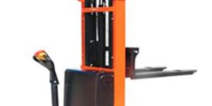 Self-propelled Electric Tracking Vehicle