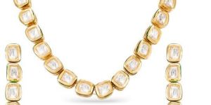 Delicate Vilandi Necklace Set