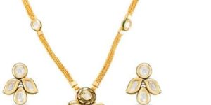 Delicate Vilandi Pendant Set