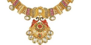 Gold Polish Vilandi Necklace Set