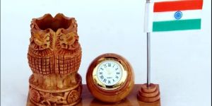 Wooden Table Top Watch