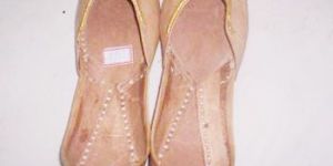 Ladies Ethnic Beige Handcrafted Punjabi Leather Jutti