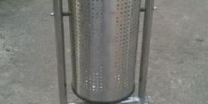 POLE MOUNTED BIN