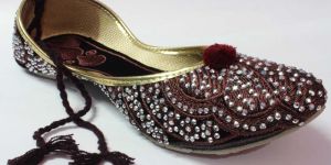 Stone & Dori Work Punjabi Jutis