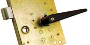 Iron Interlock With Handle