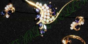 Gold & Diamond Jewellery - D014