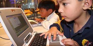 Intel Classmate PC 13