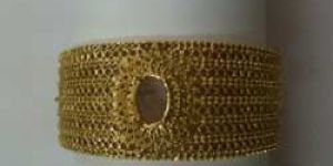 Diamond Studded Gold Bracelet 005