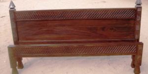 Wooden Quen Bed