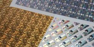 Holographic Breakable Vinyl