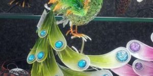 1 Peacock Decorative Item