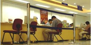 Queue Manager Double Belt Post