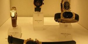 Acrylic Watch Display Stands