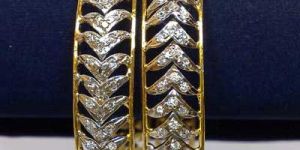 Zircon Bangle No.982