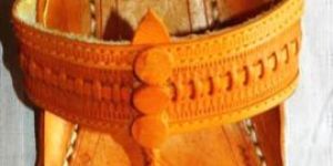 Gents Pointed Kolhapuri Chappals