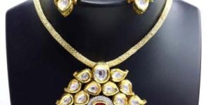 Kundan Pendant Set