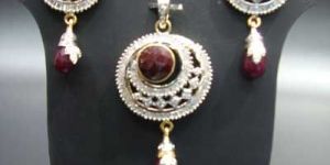 Traditional Pendant Set