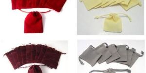 VELVET GIFT POUCHES