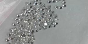 small sizes white diamonds in vvs clarity and g color . AAA