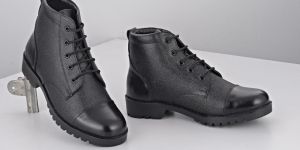 Metrogue Men's 5 Leather Boot